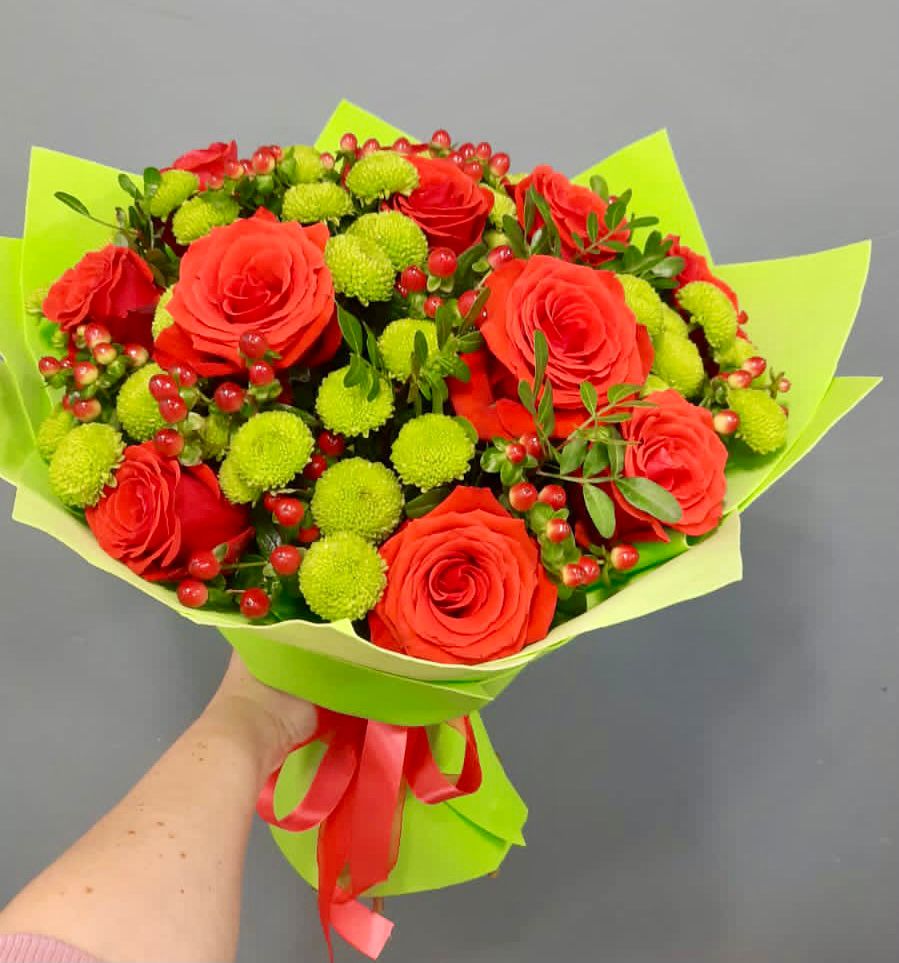 Букет цветов из: Хризантемы и Розы в Большом Сорокино