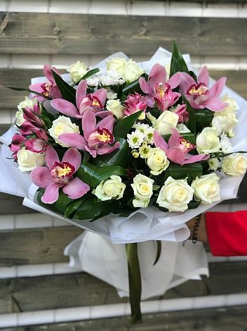 Букет цветов из: Розы и Хризантемы в Большом Сорокино