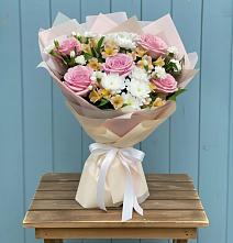 Букет цветов из:  Гвоздики, Орхидеи и Розы в Большом Сорокино