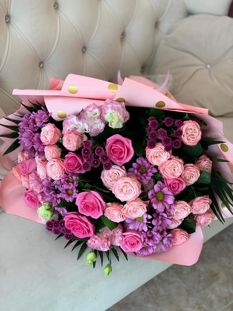 Букет цветов из: Хризантемы, Розы и Лизиантусы в Большом Сорокино