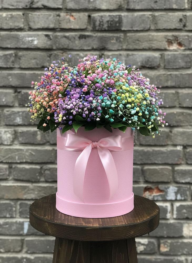 Цветочная композиция из Гипсофила и Розы в шляпной коробке в Большом Сорокино