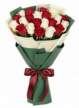 Букет Микс из красных и белых роз в Большом Сорокино