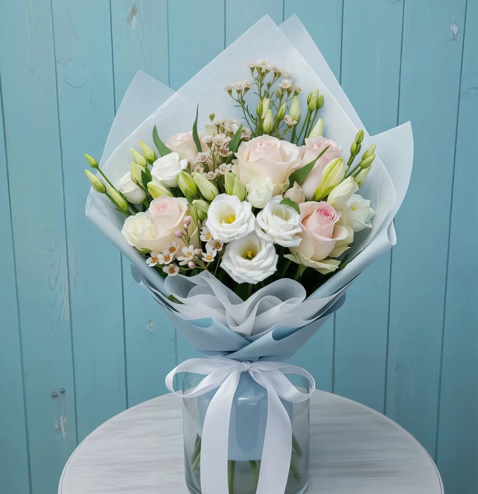 Букет цветов из: Розы и Лизиантусы в Большом Сорокино