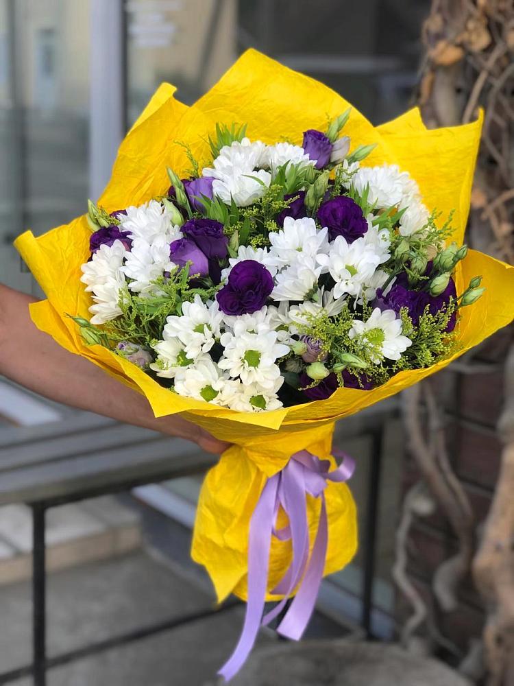 Букет цветов из: Ирисы, Хризантемы и Ромашки в Большом Сорокино