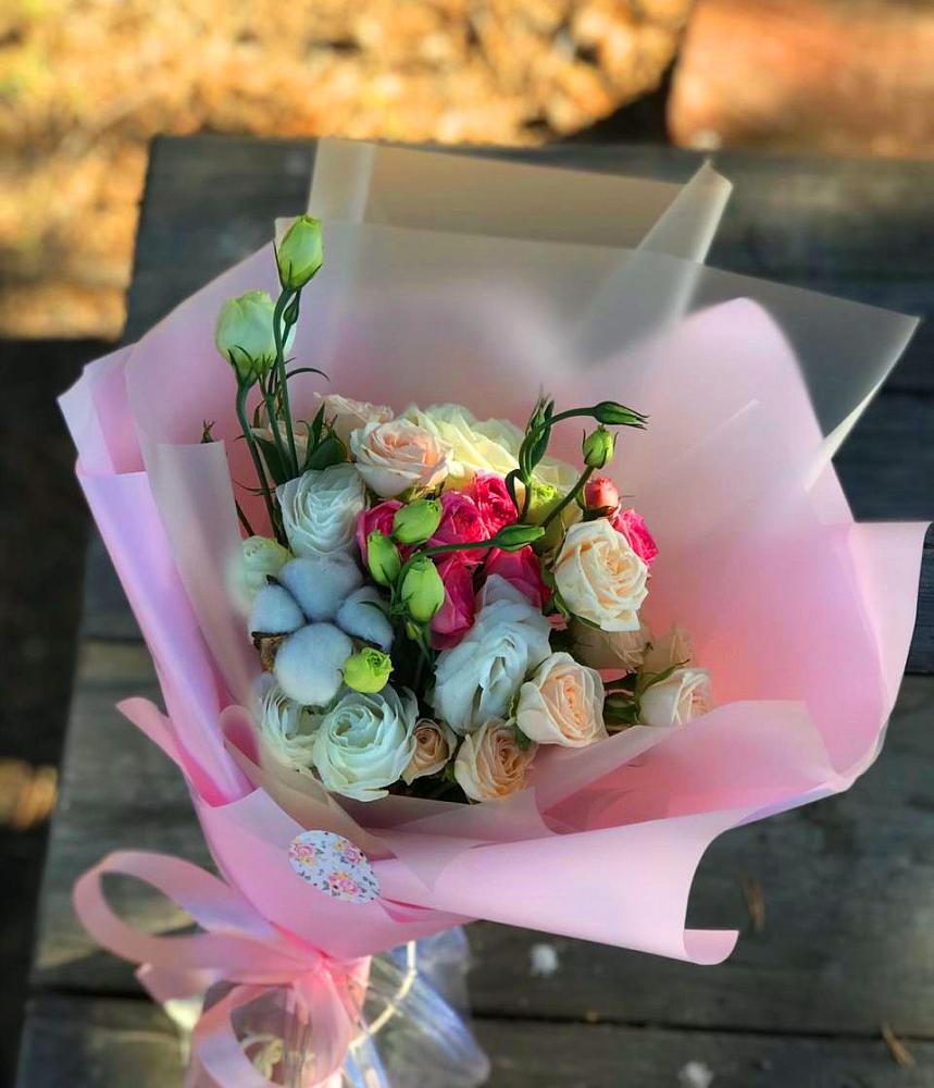 Букет цветов из: Розы и Лизиантусы в Большом Сорокино