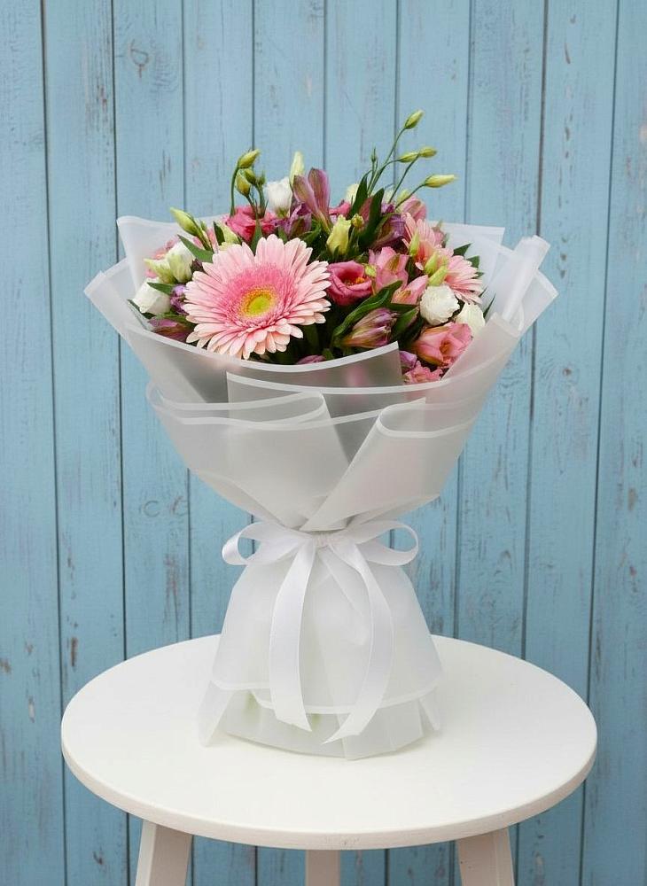 Букет цветов из: Герберы, Альстромерии и Лизиантусы в Большом Сорокино