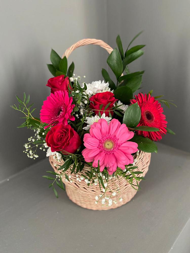 Цветочная композиция из Розы, Хризантемы и Герберы в корзине в Большом Сорокино