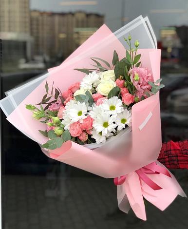 Букет цветов из: Розы, Лизиантусы и Хризантемы в Большом Сорокино
