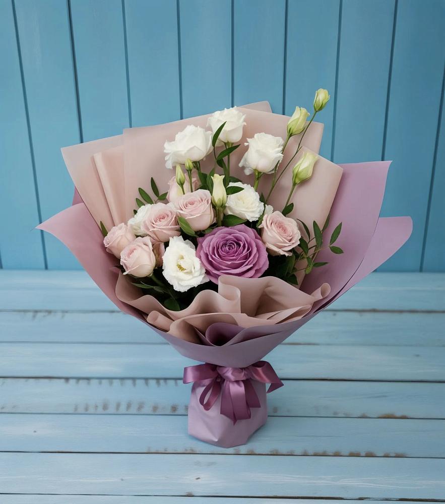 Букет цветов из: Розы и Лизиантусы в Большом Сорокино